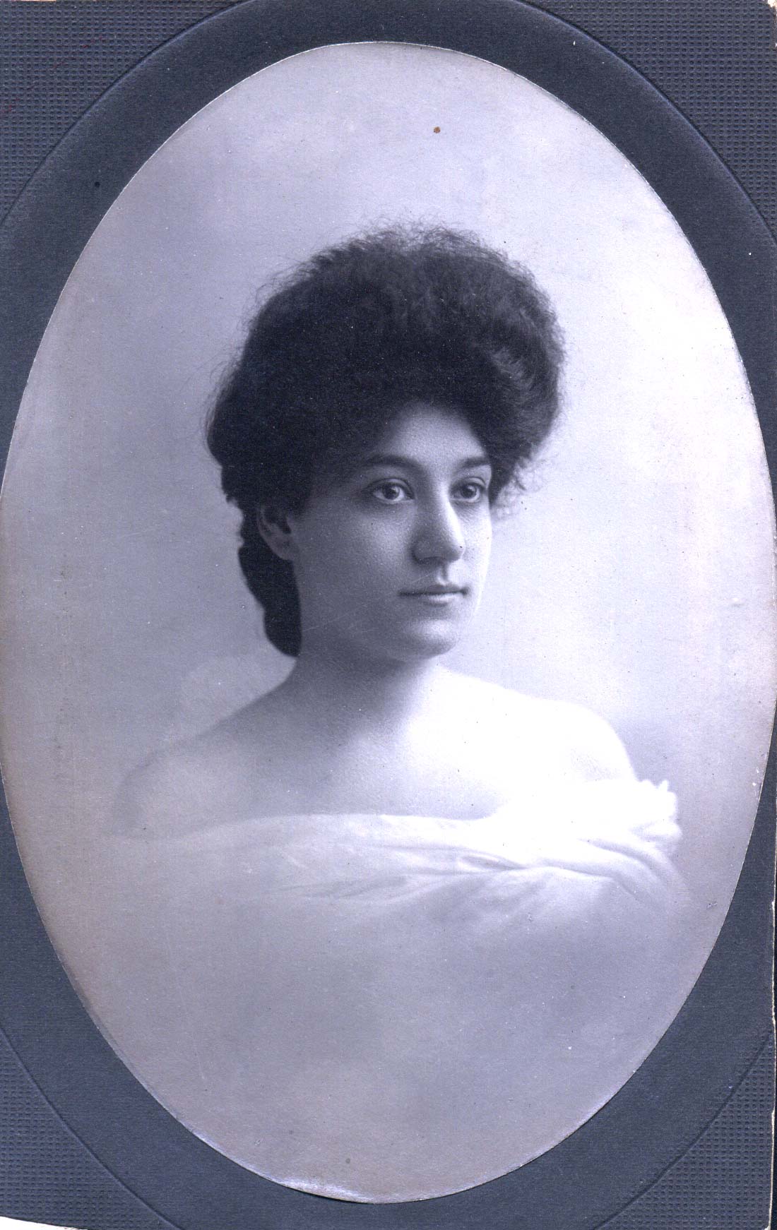 From the back of oval "Flossie1.jpg":

 Mrs Louis S. Fiteman
 5514 Park Heights Ave.

  Flossie


    1907 